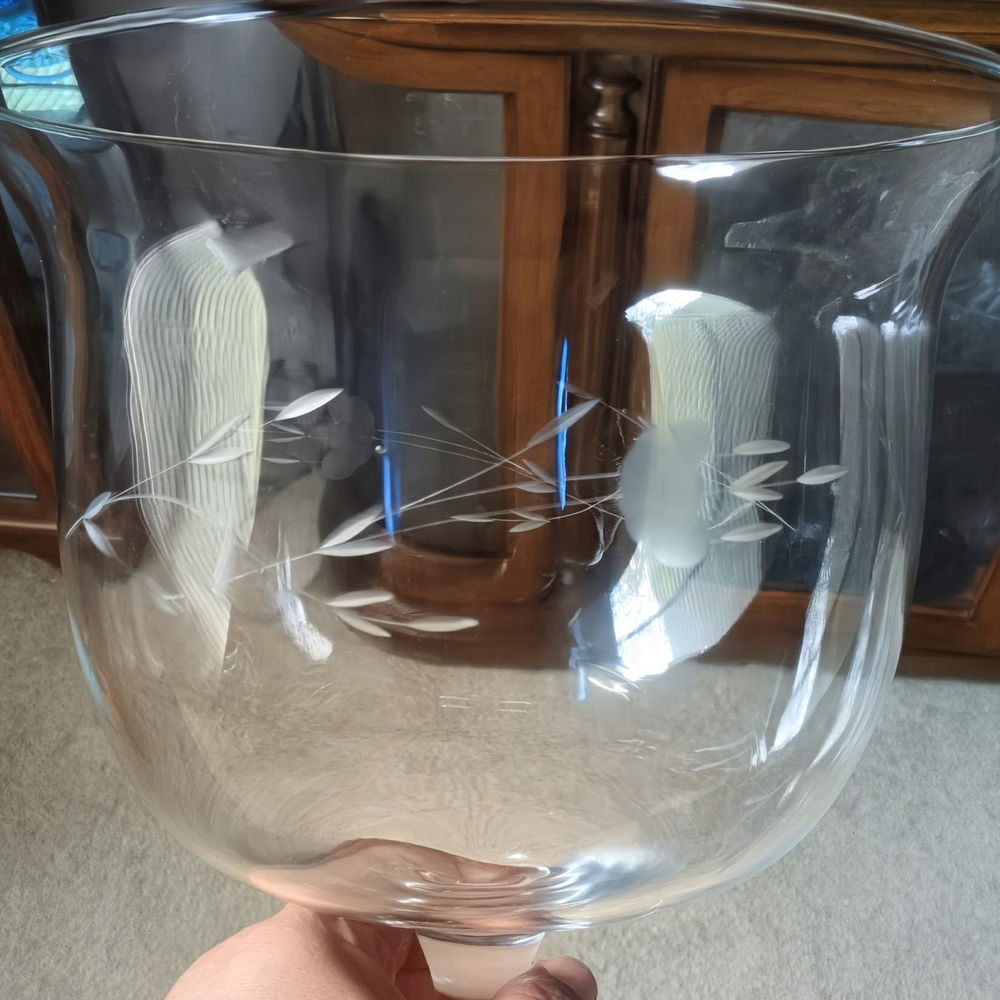 Elegant Glass Pedestal Bowl with Floral Design - Picture 2 of 4